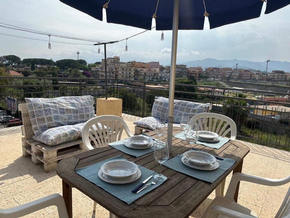 Attico Di Giggia Apartment จีอาร์ดีนี นักซอส ภายนอก รูปภาพ